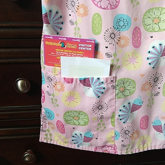 Medium SB Scrubs Pink Peacocks V Neck scrub top - Picture 4 of 5